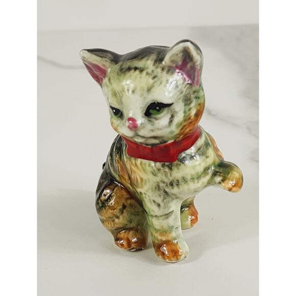 Mini Cat Kitten Kitty w/ Red Bow Figurine Green Eyes Porcelain 3" Year 80's Vtg - Picture 3 of 12